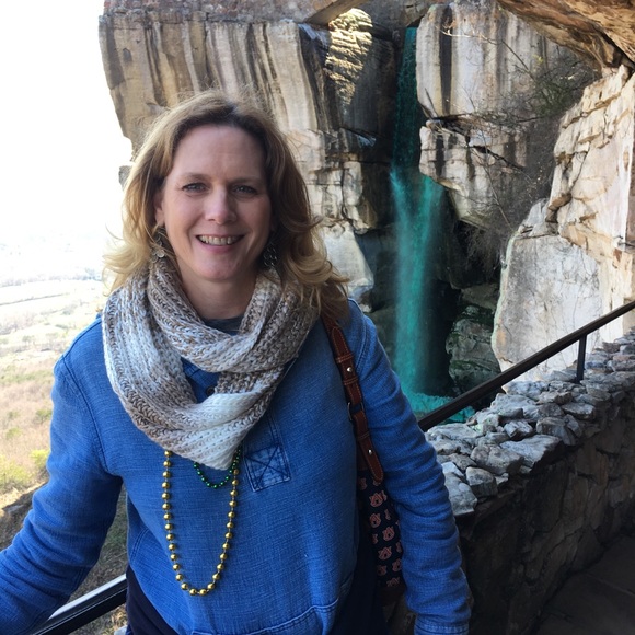 Meet your Posher, Leighanne - Picture 2 of 3